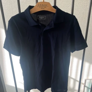 Piqué Dressman  - Storlek Small - Aldrig använd. 