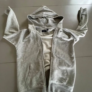 Gant zip - Skit snygg gant zip köpt i somras säljer för att den är för liten!