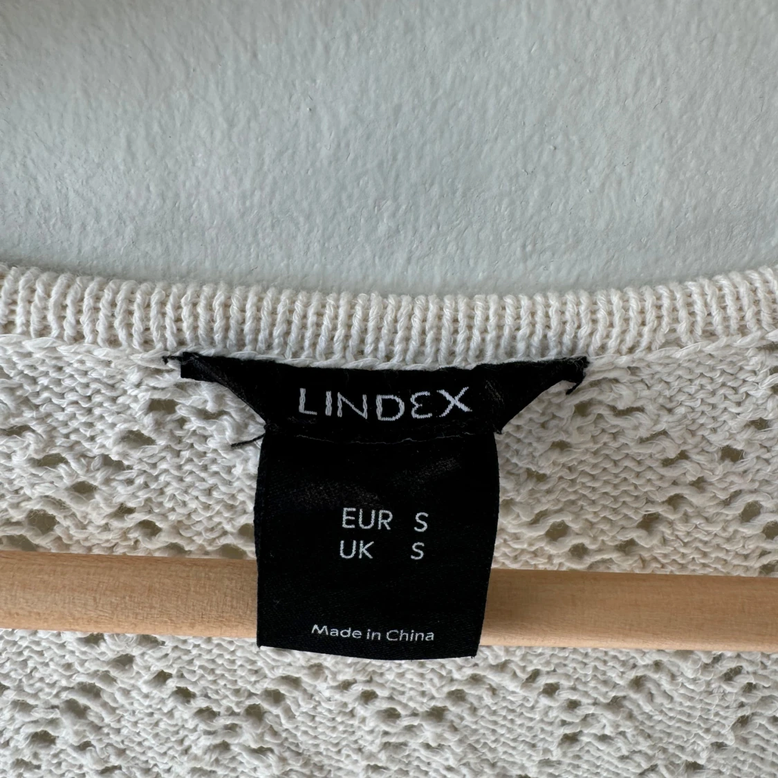 Vit stickad klänning från Lindex - 92