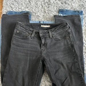 Levis jeans  - Säljer mina snygga Levis jeans superlow 