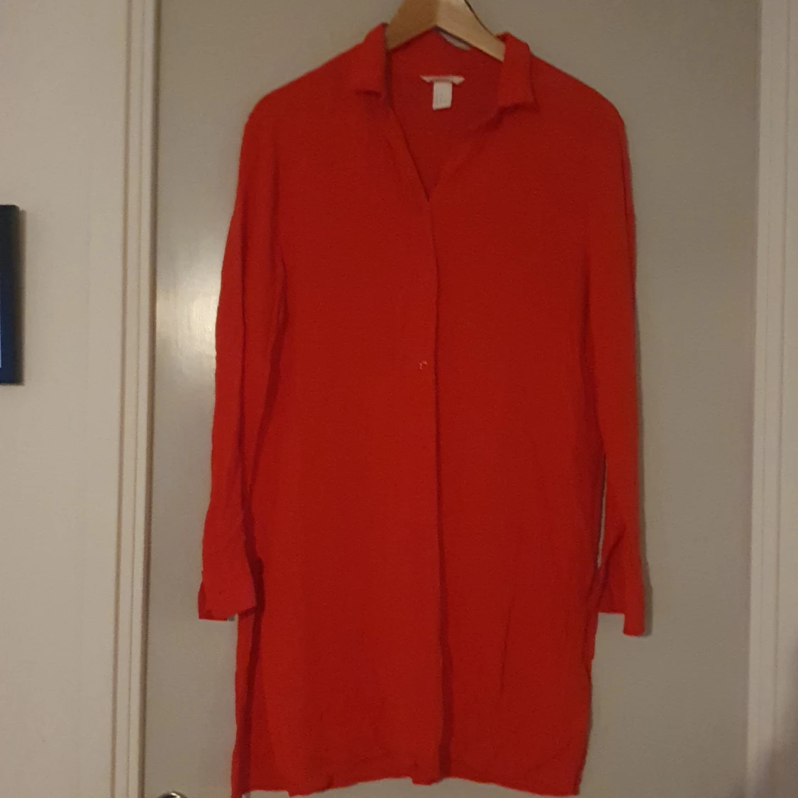 Röd långärmad klänning