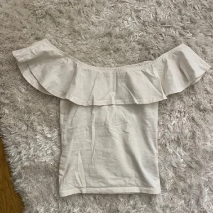 Topp - Söt topp som tyvärr var för stor över axlarna💗 Pris är diskuterbart vid snabb affär! lånad bild!