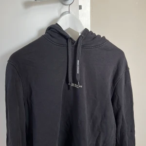 Herr Armani hodie  - Armani exchange herr tröja.  Storlek L Ordinarie pris 1100kr Gott skick! 