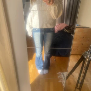 Snygg off shoulder tröja!! - As snygg off shoulder tröja jag tyvärr inte andvänder längre, perfekt till hösten eller vintern då den är väldigt tjock💓💓💓