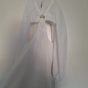 Klänning - Har använt den en gång på skolavslutningen 