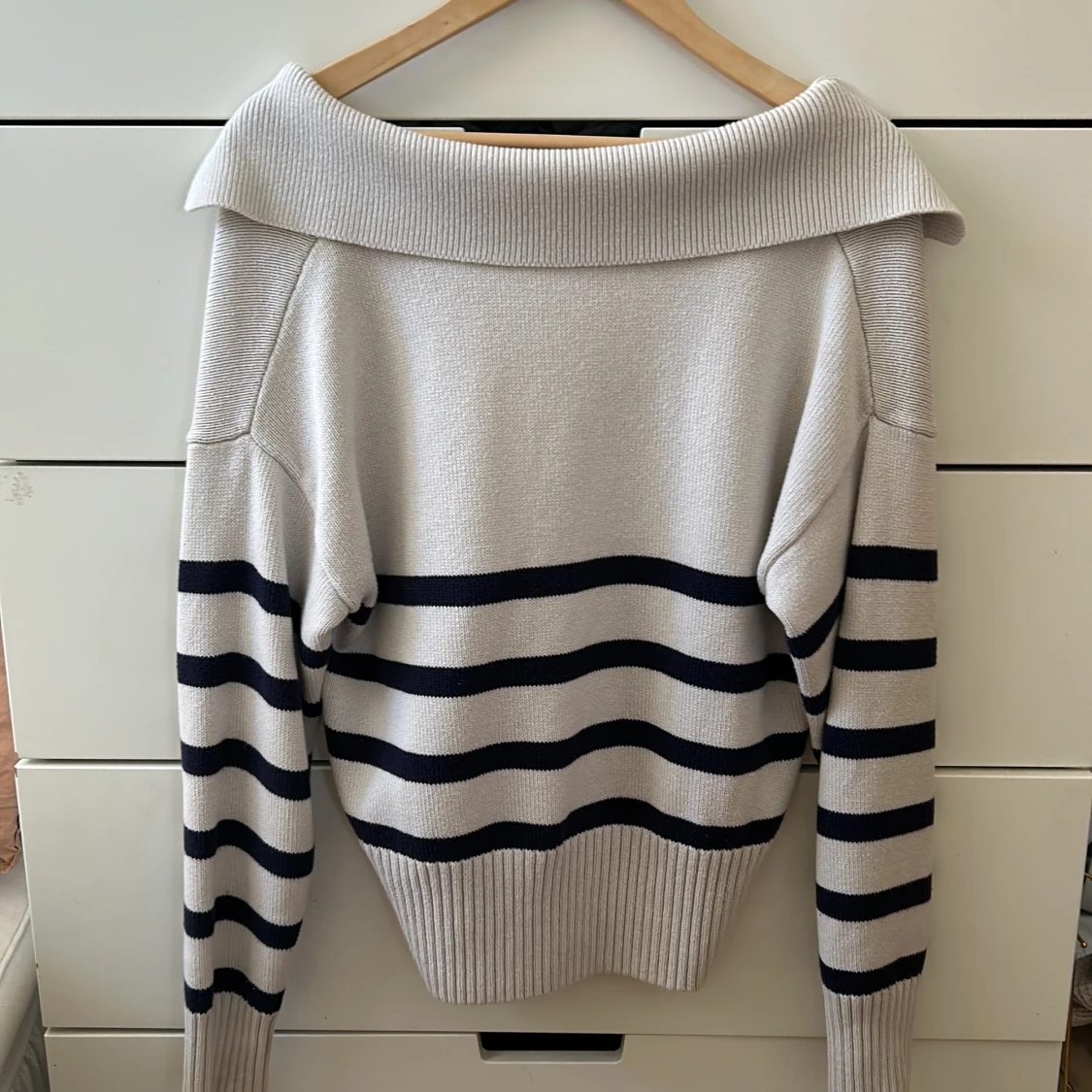 Randig stickad tröha - 90