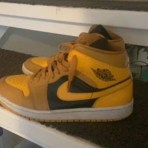 Jordan 1 mid - Knappt använda 