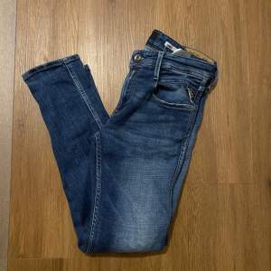 Replay jeans anbass storlek 30/32. 399 mitt pris. Använt sparsamt 