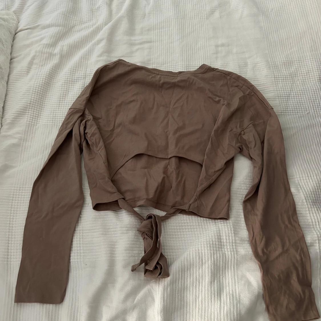 Brun croppad topp från BikBok - 90