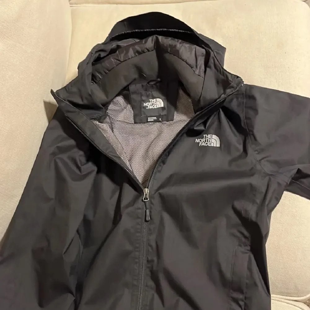 Säljer denna northface jacka pga för stor köpte för 1299 säljer för 799. Skick 10/10. Jackor.