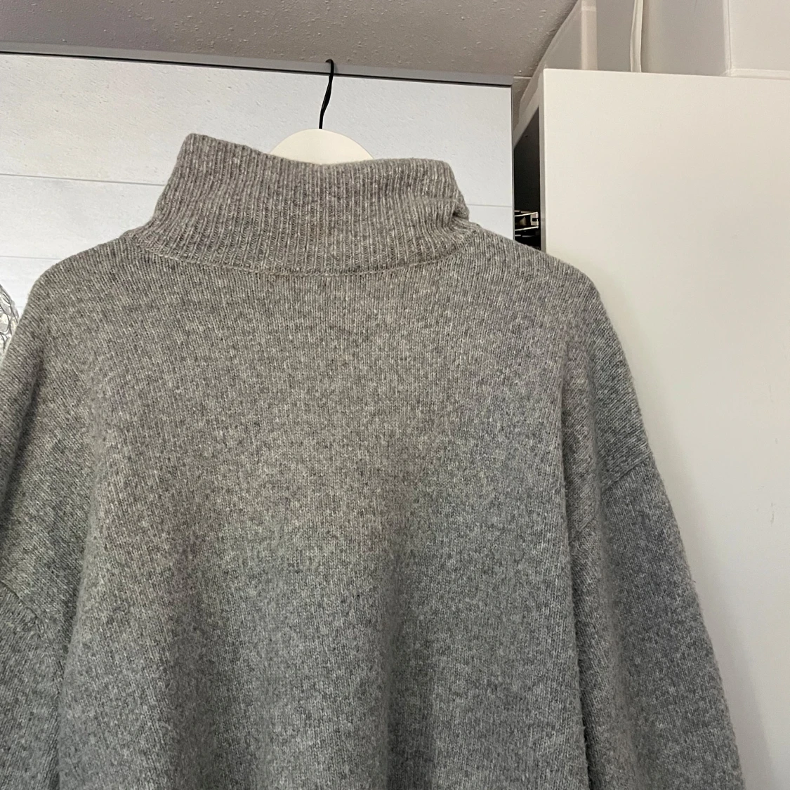 grå stickad tröja  - 90