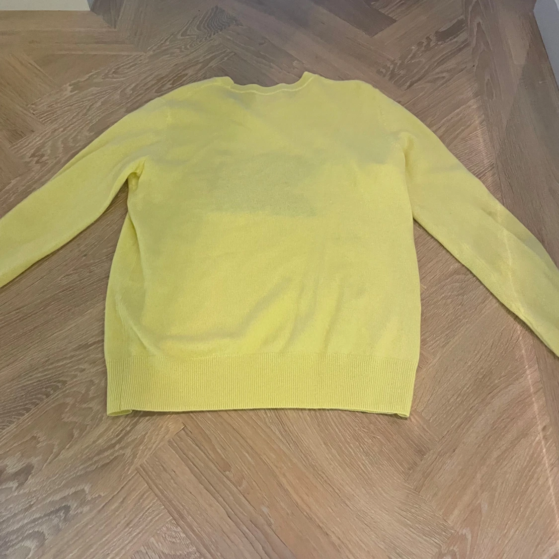 Gul tröja från From Future - 90