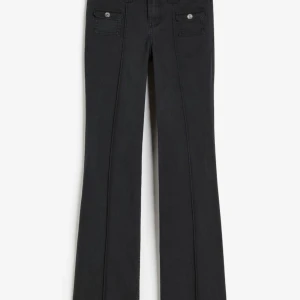 Superfina jeans - Superfina jeans som jag tyvärr inte använder längre. Har fina detaljer på fickorna fram och sitter super fint.❤️