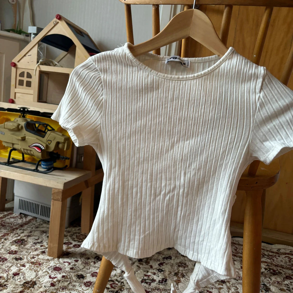 Vit ribbad topp