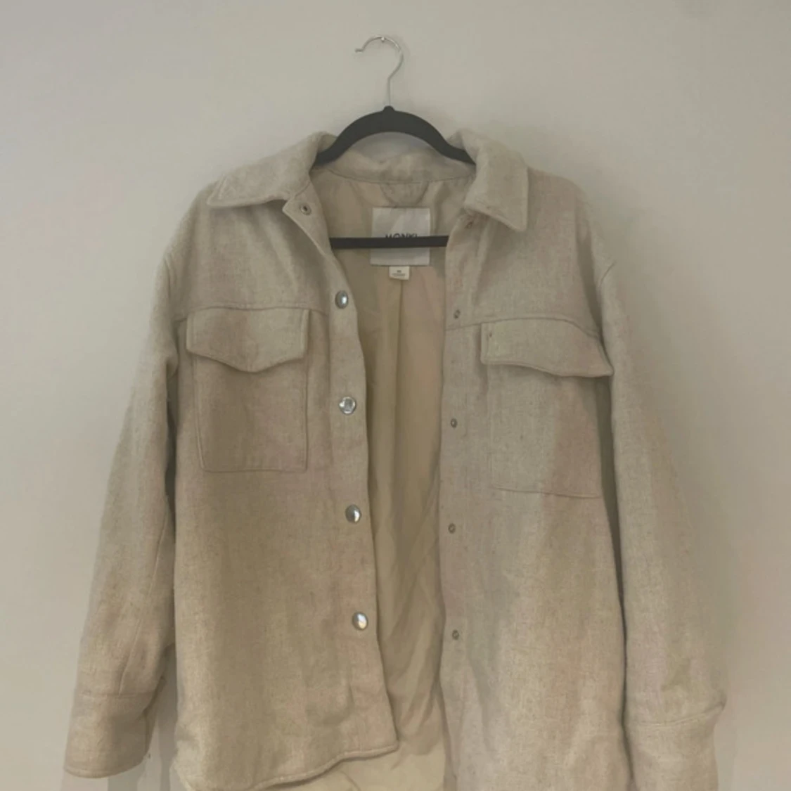 Beige overshirt från Monki