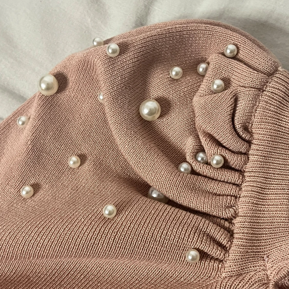 Rosa topp med pärlor - 90