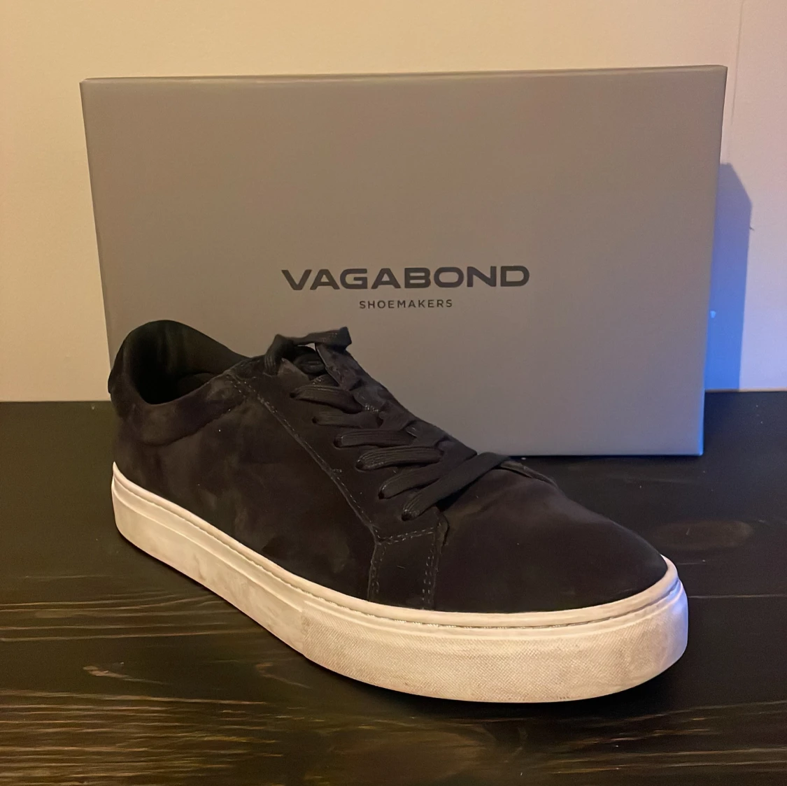 Vagabonds mörkblå mocka  - 90