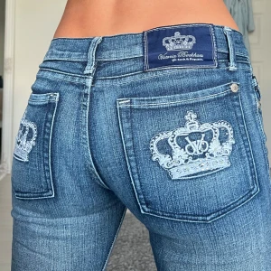Victoria Beckham jeans - Midjemått: 37cm rakt över, innerbenslängd: 77cm 💕