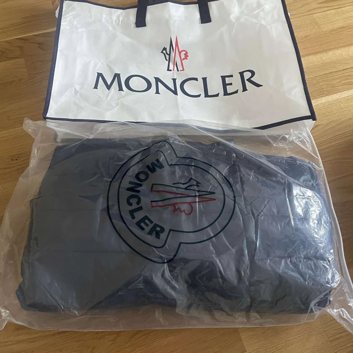 Svart pufferjacka från Moncler - 93