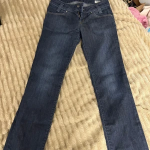 Lee jeans - Straight lådmidjade Lee jeans i väldigt bra skick! Passar mig som bär S.