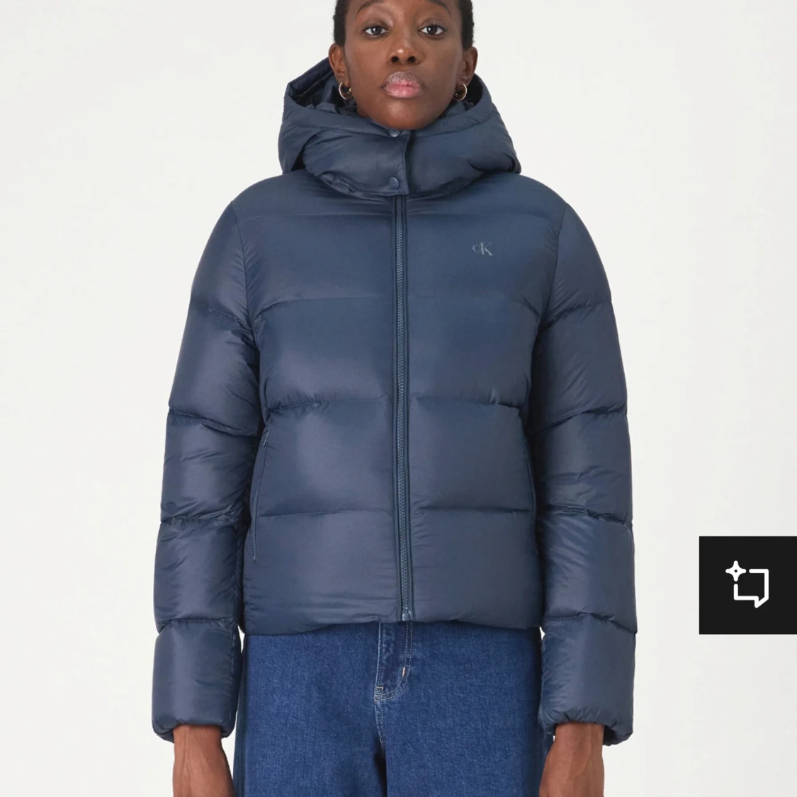 Mörkblå dunjacka med huva