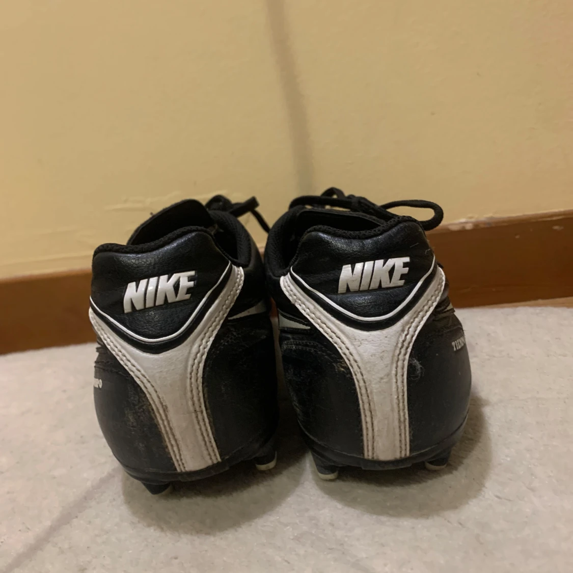 Svarta Nike Tiempo fotbollsskor - 90