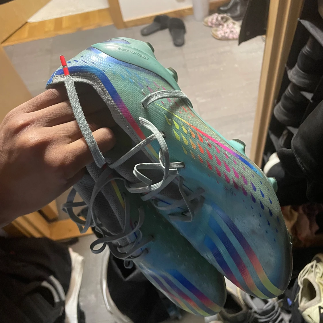 Färgglada fotbollsskor från Adidas - 91