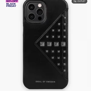 Svart mobilskal från Ideal of Sweden - Snyggt svart mobilskal från Ideal of Sweden med coola nitar. Jag köpte den här på Plick men den passade inte till min mobil🤍