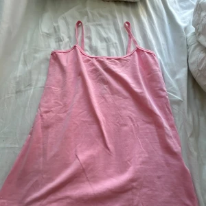 Rosa linne! - Säljer det här super fina rosa linnet från Åhléns! Aldrig använt och super fint skick❤️