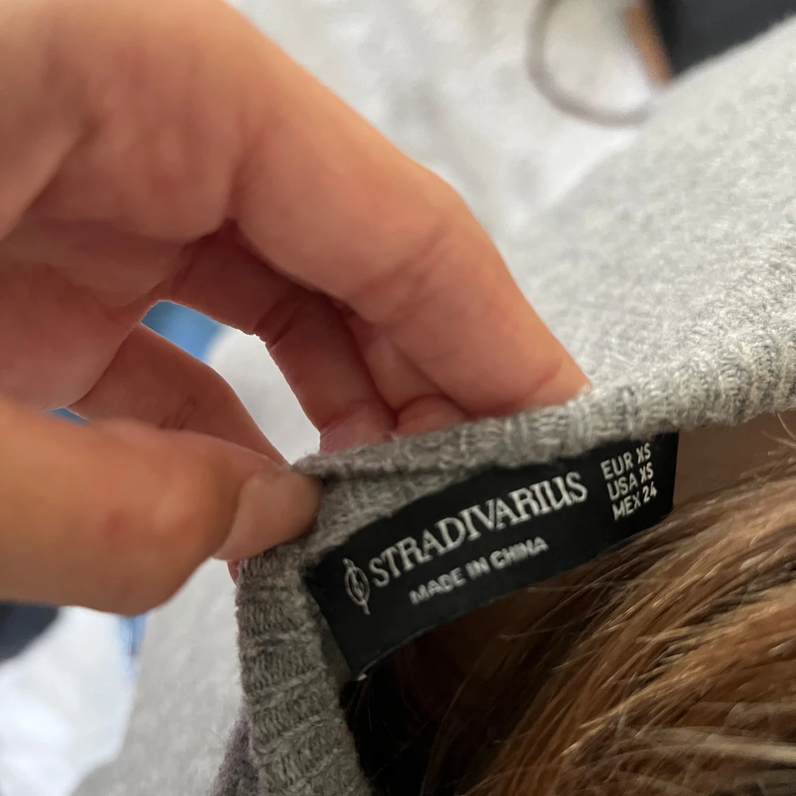 Jättefin grå kofta från stradivarius - 93