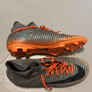 Nike cr7 fotbollsskor storlek 41 - Bra skick fungerar väldigt bra 