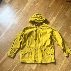 Regnjacka  - Impregnerad regnjacka. 