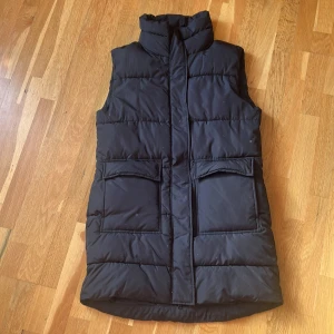 Lång dunväst - Dunväst från Lager 157