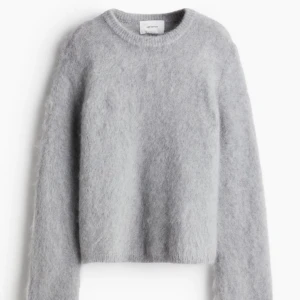 Hm mohair tröja - Slutsåld mohair-tröja från H&M i strl M. 