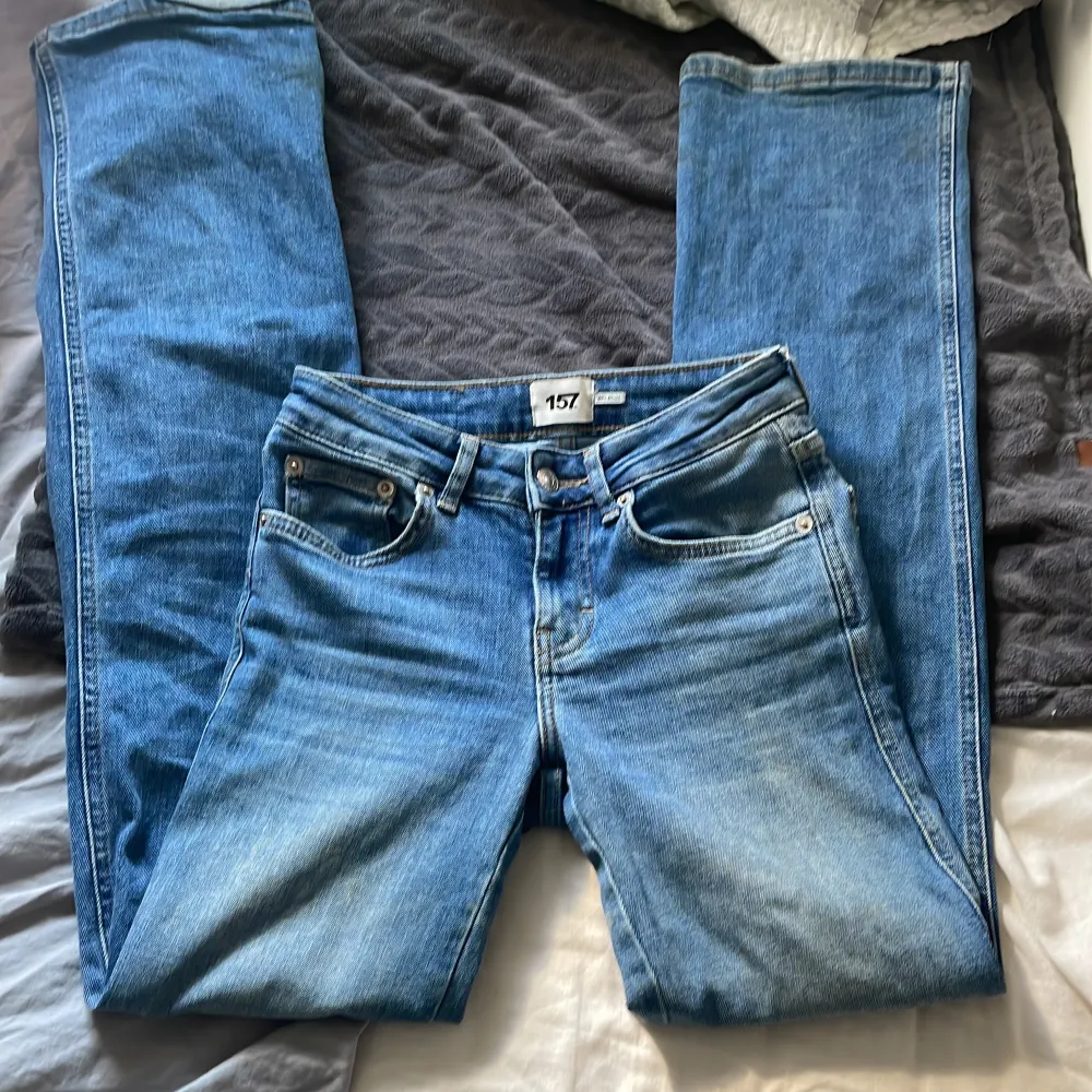 Säljer 2 par jeans för 150kr/st eller båda för ett paketpris på 200kr så är väldigt billigt! Båda är i storlek 32 (XXS) skriv för fler bilder!💗. Jeans & Byxor.