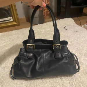 Väska  - Vintage väska, skit fin och bra skick!’🥰