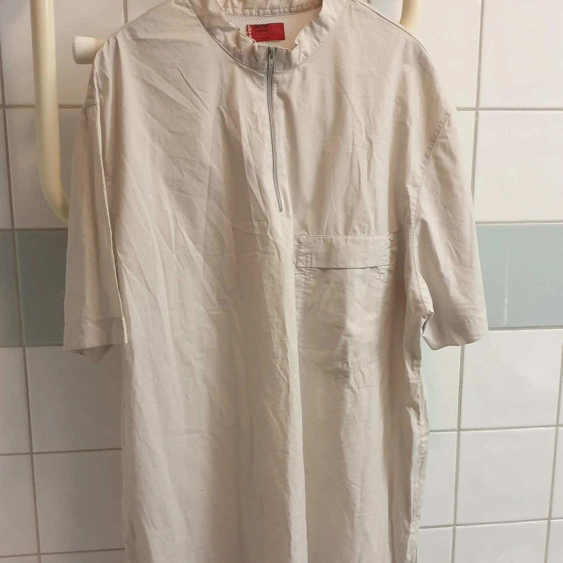 Beige kortärmad skjorta från Levi's - 90