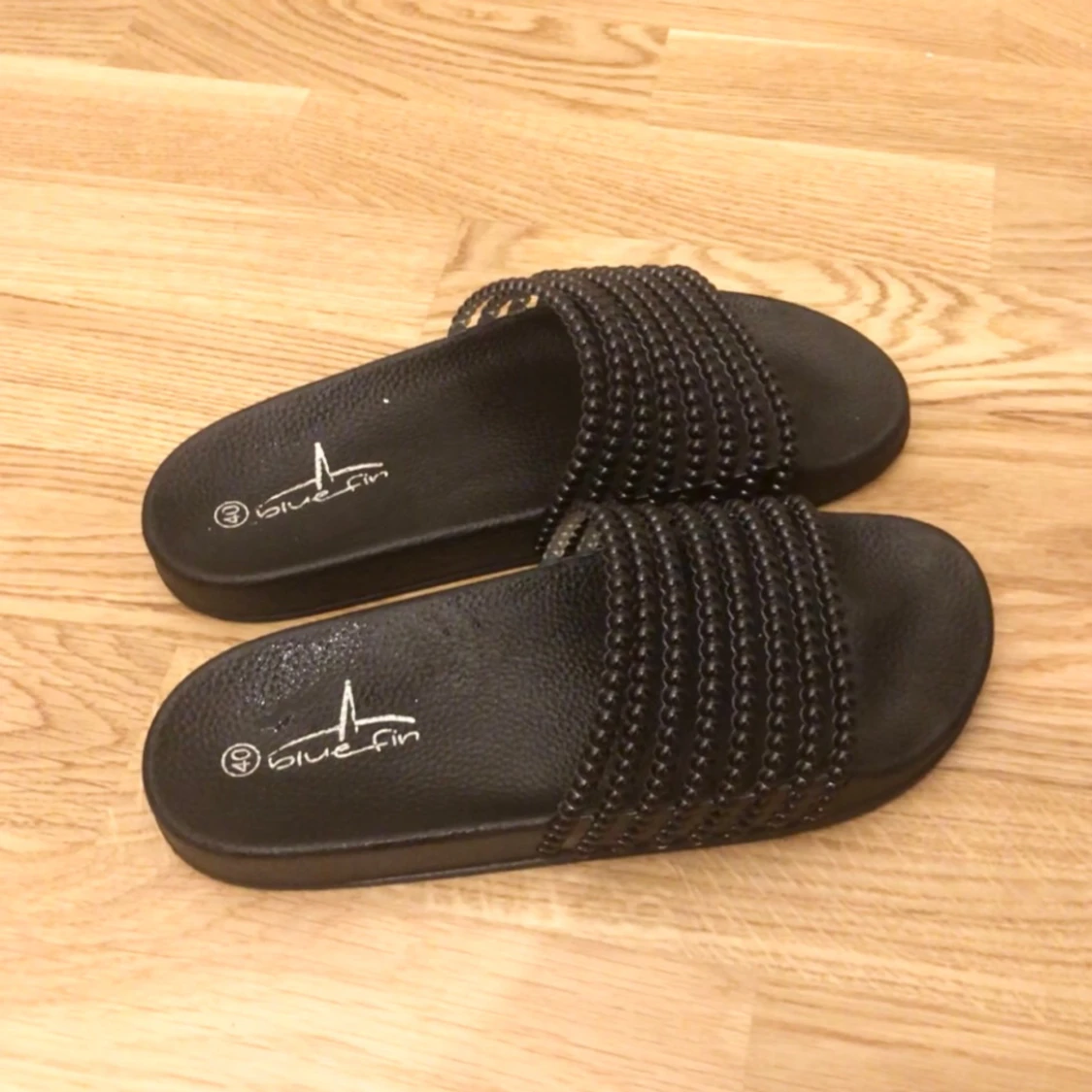 Svarta sandaler från Blue Fin