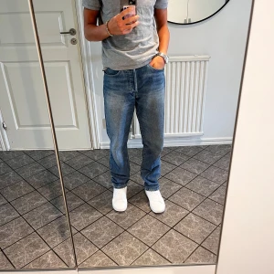 Reble jeans - Säljer mina snygg jeans från blend. Det är i mycket bra skick men lite stora för mig. Storlek 29/32. Nypris är 579kr. Kom gärna med prisförslag!!