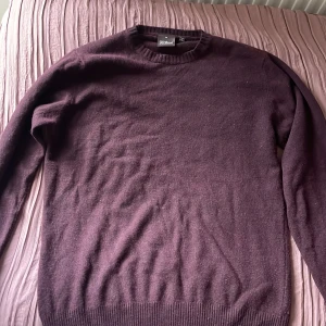 Oscar jacobson tröja  - Tja! Säljer nu denna snygga merinotröja frpn oscar jacobson! Helt oanvänd! Bara att höra av er vid funderingar, Priset går alltid att diskutera 