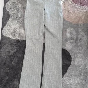 Nelly  - Utsvängda byxor från Nelly ❤️