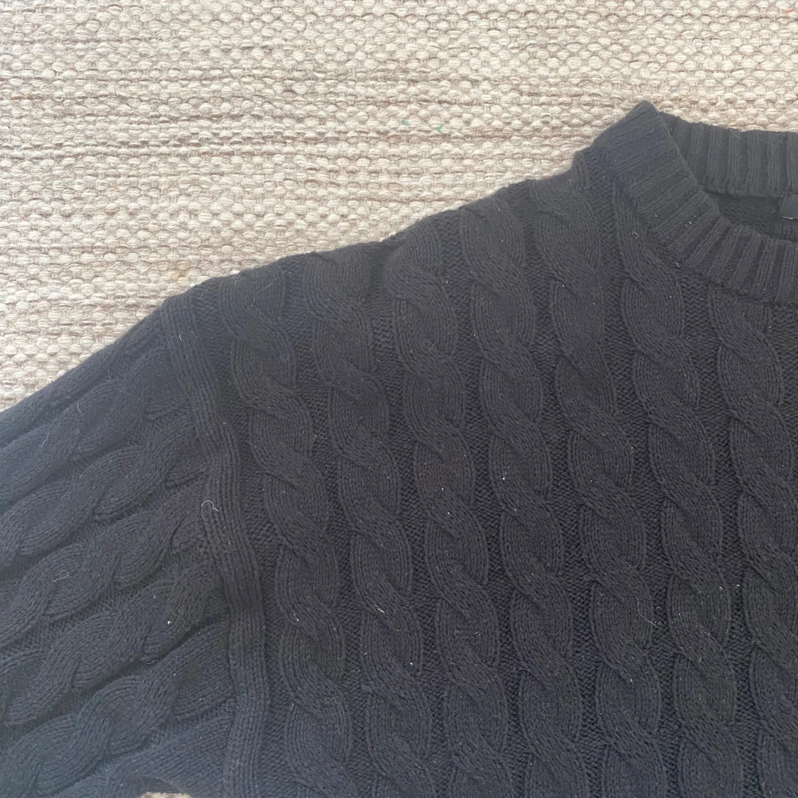 Svart stickad tröja  - 90