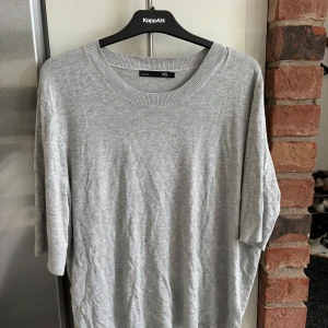 Grå finstickad tröja💕 - Använd 2 gånger, fina inga hål eller saker man stör sig på🥰