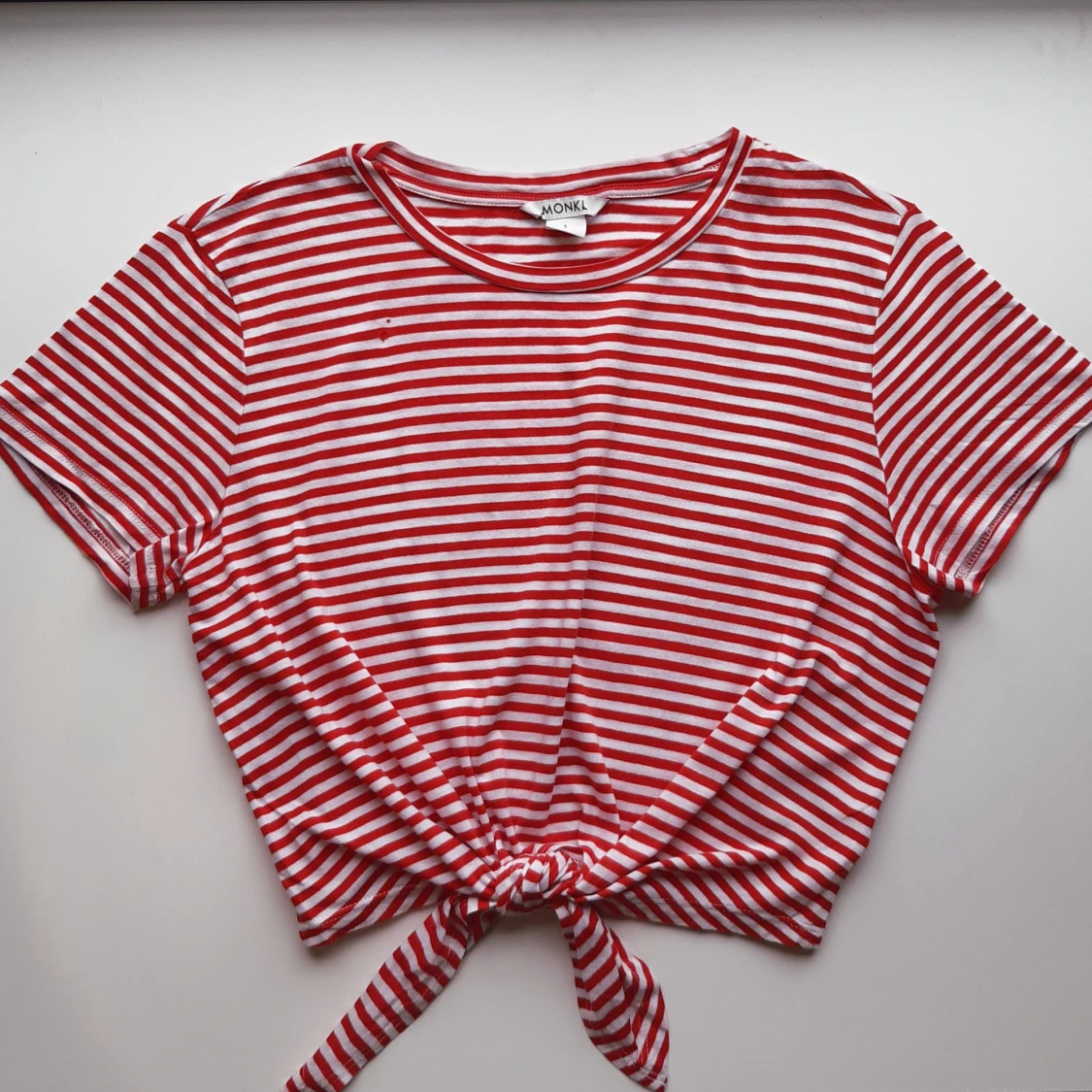 Randig tshirt med knytdetalj