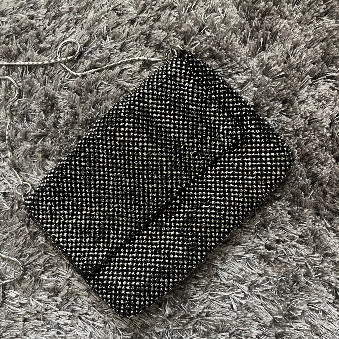 Glittrig silver väska 