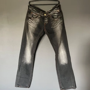 Replay Jeans - Feta breda jeans från Replay i perfekt skick. De är lågmidjade och längre än storleken beskriver. DM för mått eller frågor :)