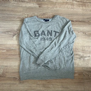 Gant tröja  - En snygg tröja i toppen skick som passar till det mesta. hör av er vid frågor annars är det fritt fram att använda ”köp nu”.