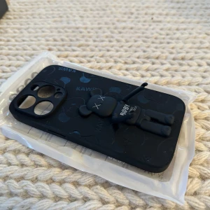 Kaws iPhone 14pro case cover mobilskal  - Helt nytt skick 