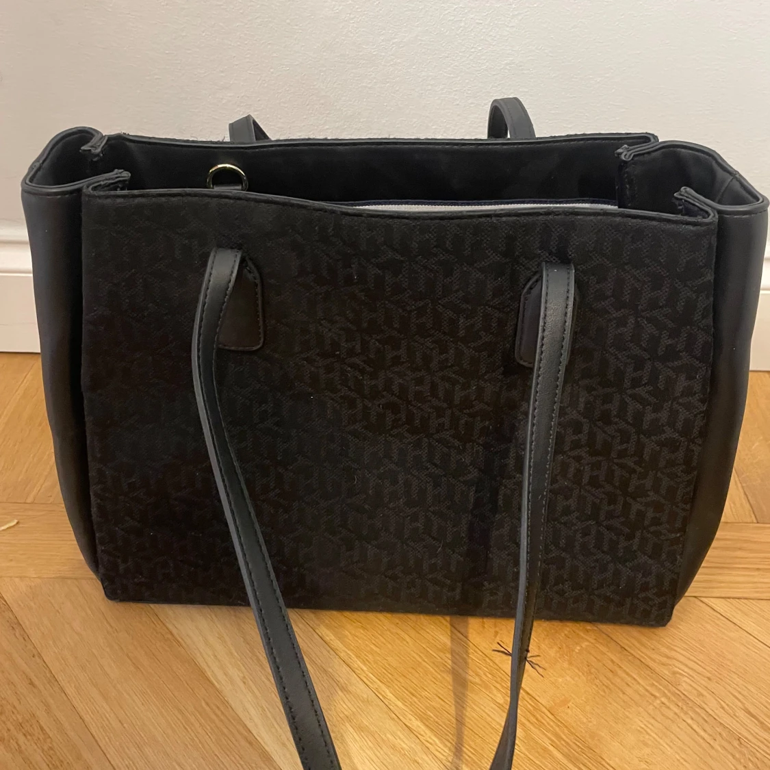 Tommy Hilfiger väska  - 91