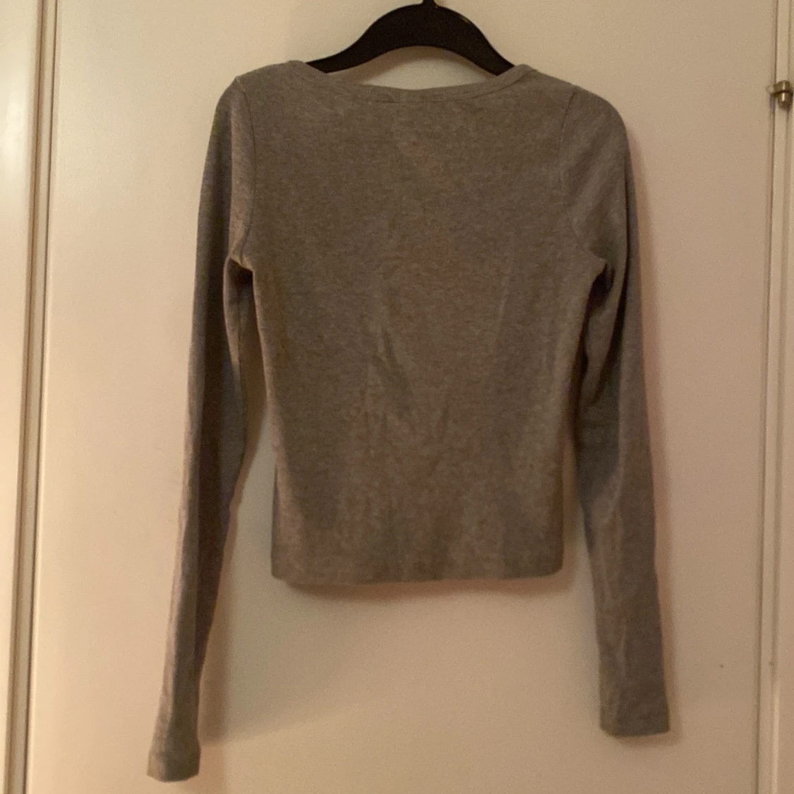 Grå ribbad tröja från Vera Moda  - 90